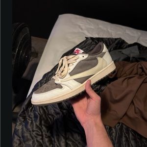Jordan 1 low Travis Scott retro